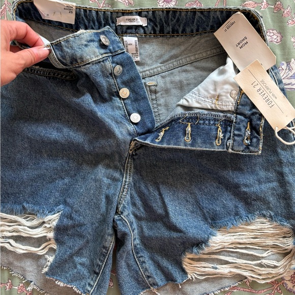 NWT Forever 21 Mom Short - Picture 2 of 5